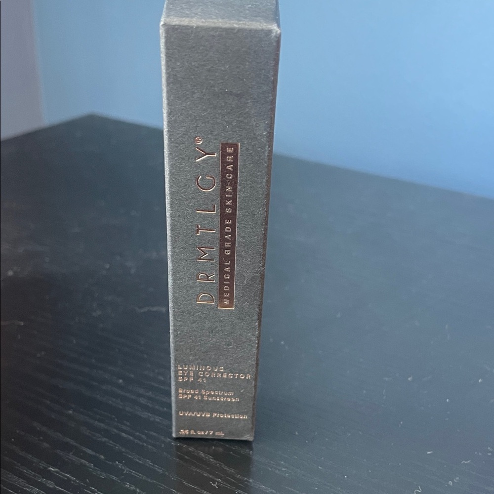 DRMTLGY luminous eye corrector in Medium
